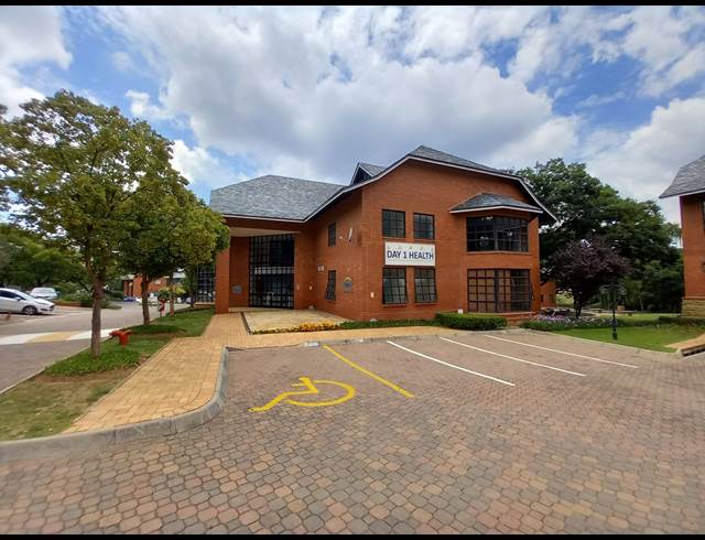 512M² OFFICE TO LET IN LYME PARK