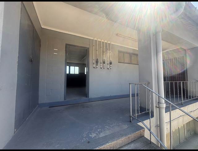 339M² INDUSTRIAL YARD TO LET IN BLACKHEATH INDUSTRIAL