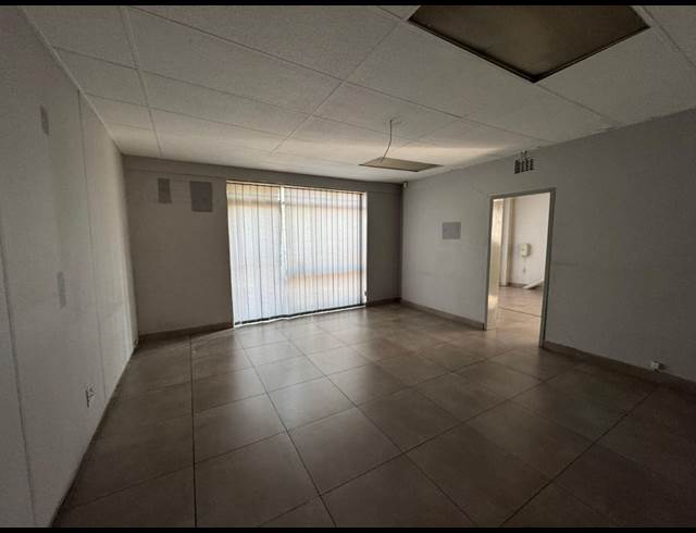 2,300M² WAREHOUSE TO LET IN ROBERTVILLE