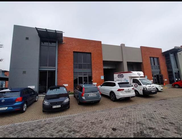 558M² FACTORY TO LET IN STIKLAND INDUSTRIAL