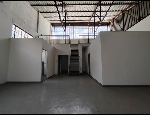 154M² WAREHOUSE TO LET IN STEELEDALE