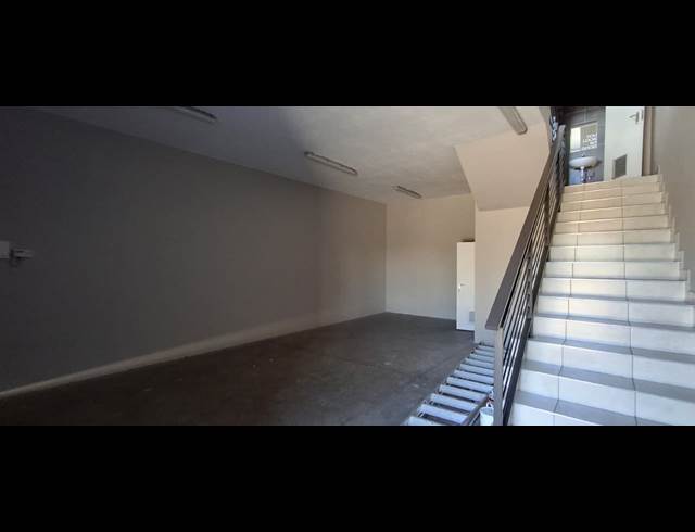 130M² BUILDING TO LET IN MOREHILL
