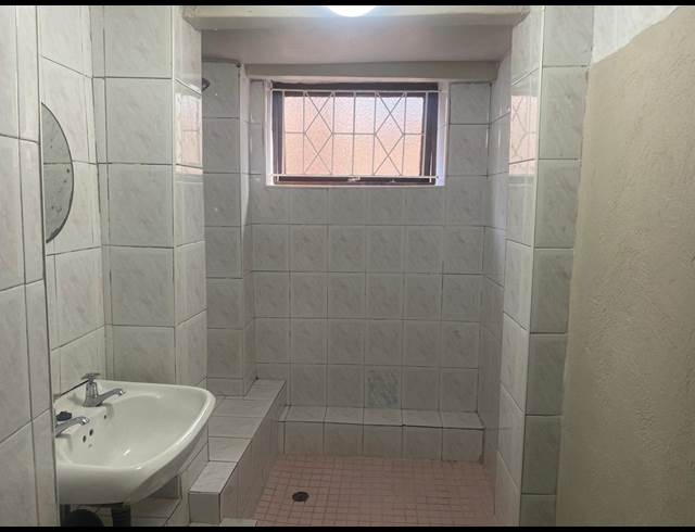 1 BEDROOM ROOM TO LET IN RESERVOIR HILLS
