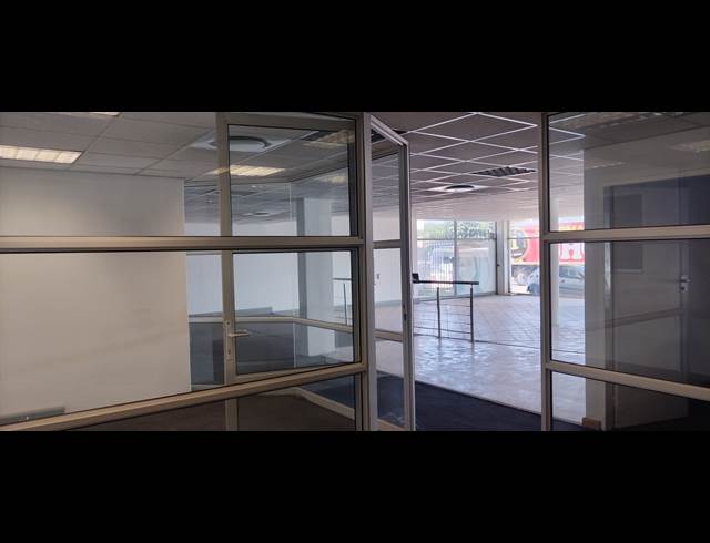1,570M² RETAIL TO LET IN SONHEUWEL