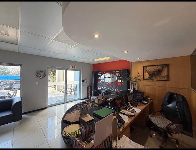 1,894M² WAREHOUSE TO LET IN KYALAMI