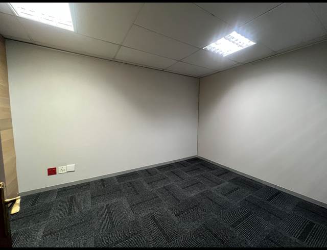 12M² SERVICED OFFICE TO LET IN ROSEBANK