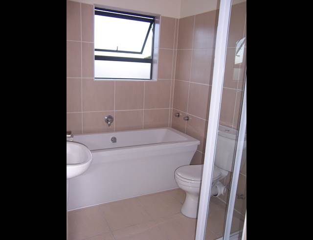 2 bed property to rent in LANSDOWNE