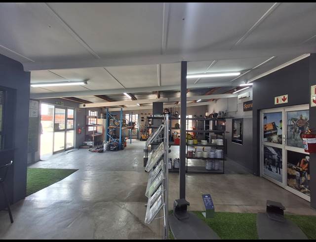 1,420M² WORKSHOP TO LET IN ARCADIA