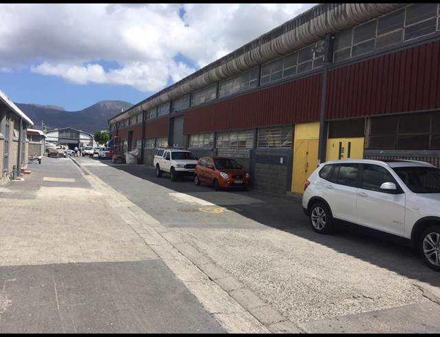 450M² WAREHOUSE TO LET IN RETREAT