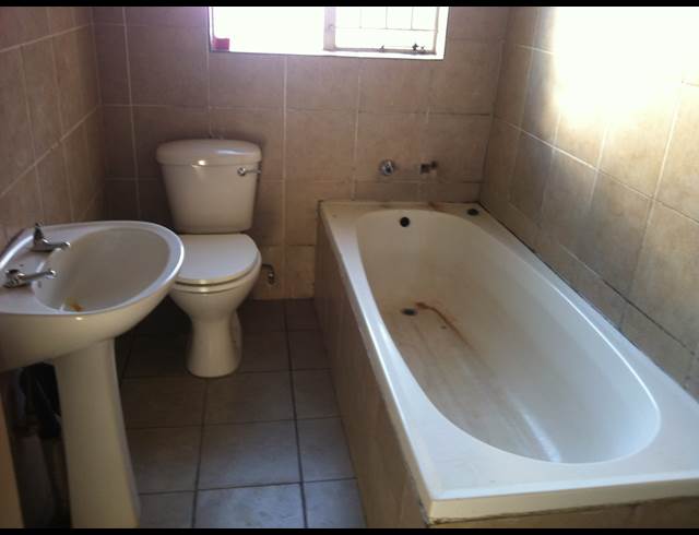 3 bed property to rent in CHRISVILLE