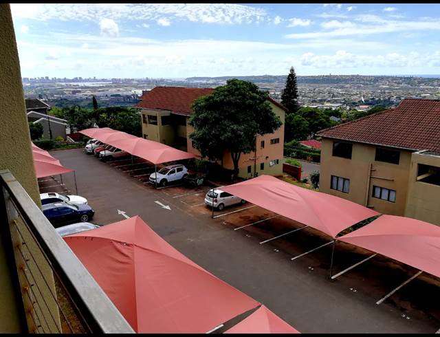 2 bed property to rent in MONTCLAIR