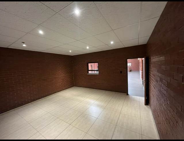 25M² OFFICE TO LET IN ORMONDE