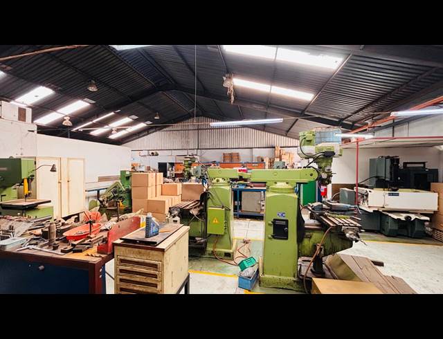 514M² WAREHOUSE TO LET IN CHAMDOR