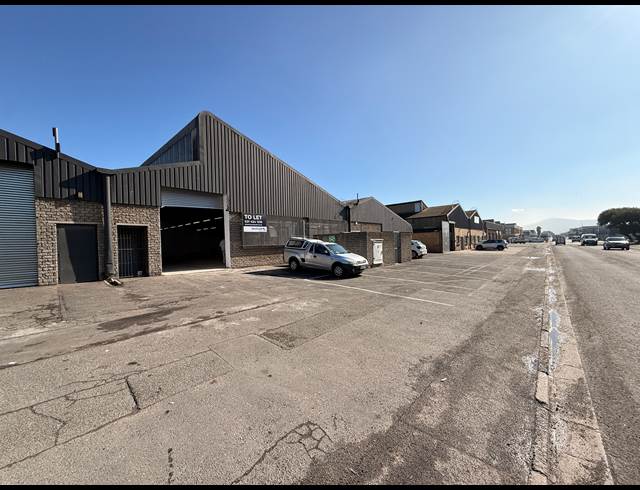 921M² WAREHOUSE TO LET IN PAROW INDUSTRIAL