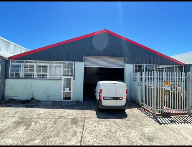 360M² WAREHOUSE TO LET IN TRIANGLE FARM