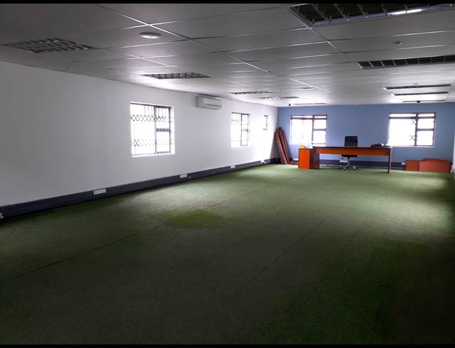 400M² OFFICE TO LET IN ROOIHUISKRAAL