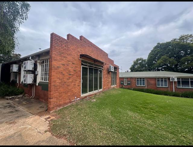 162M² OFFICE TO LET IN MODDERFONTEIN