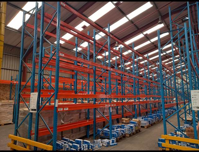 1,530M² WAREHOUSE TO LET IN POMONA