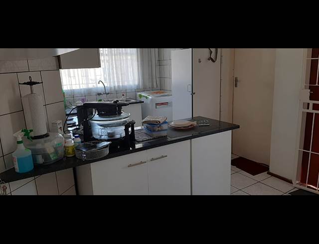 3 bed property to rent in DEWALD HATTINGH PARK