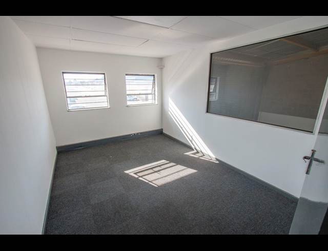 1,062M² WAREHOUSE TO LET IN KYA SANDS
