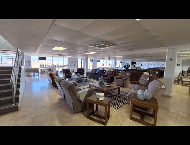 214M² RETAIL TO LET IN RIVERSIDE PARK