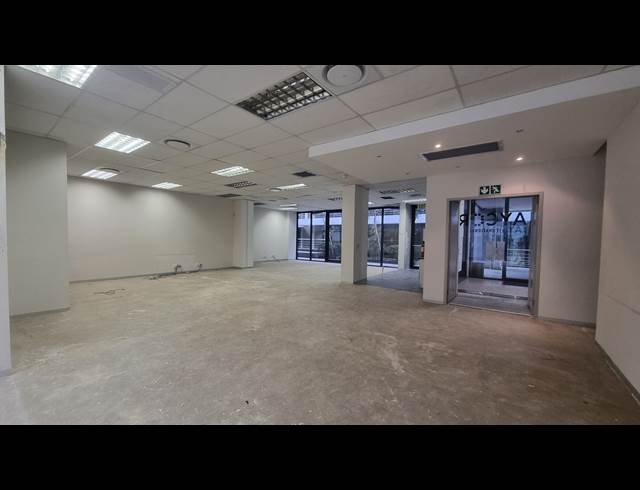 236M² OFFICE TO LET IN WOODSTOCK