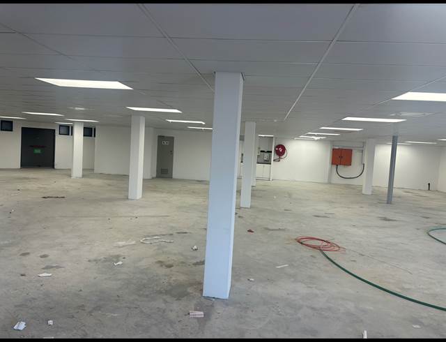 470M² RETAIL TO LET IN EPPING INDUSTRIAL