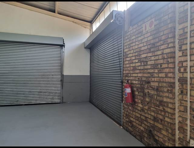 140.30M² WAREHOUSE TO LET IN VINTONIA