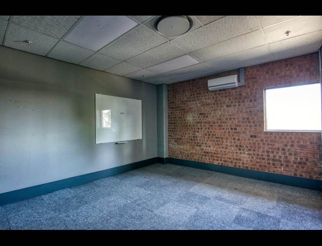 8,617M² WAREHOUSE TO LET IN LONGMEADOW