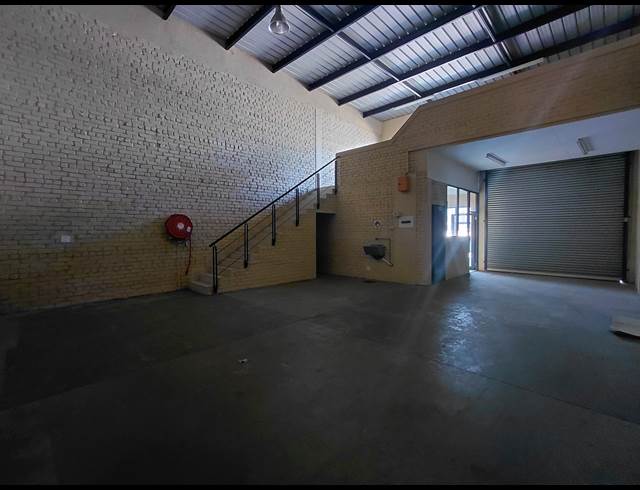 135M² WAREHOUSE TO LET IN POMONA
