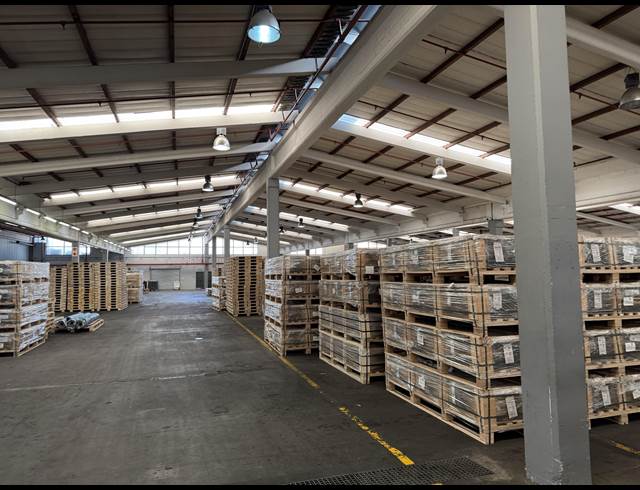 3,284M² WAREHOUSE TO LET IN NEW GERMANY