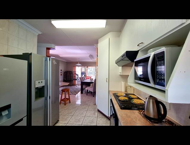 3 bed property to rent in CHANCLIFF AH