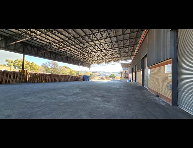 9,700M² WAREHOUSE TO LET IN NORTH RIDING