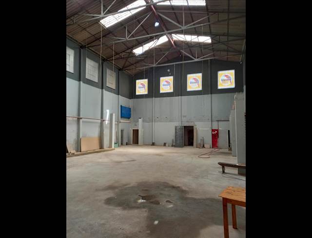 2,117M² WAREHOUSE TO LET IN GARDENS
