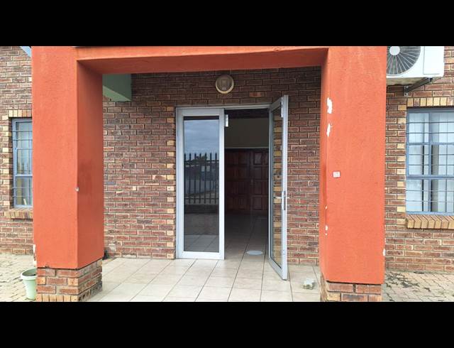 2,000M² WAREHOUSE TO LET IN ROCKY DRIFT