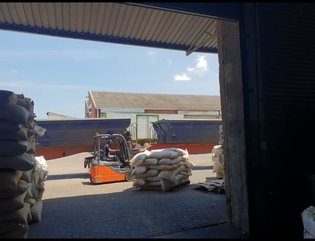 1,400M² WAREHOUSE TO LET IN MOBENI