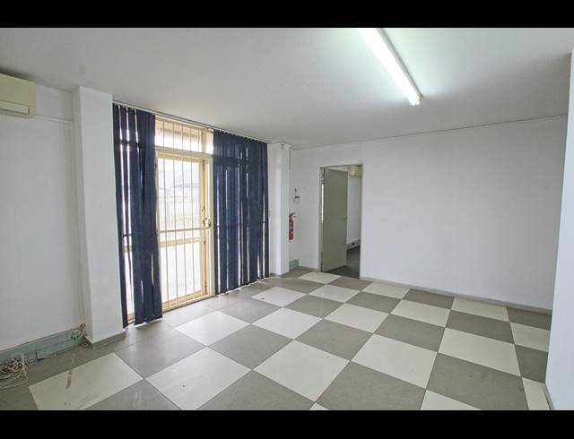 636.50M² WAREHOUSE TO LET IN KYA SANDS