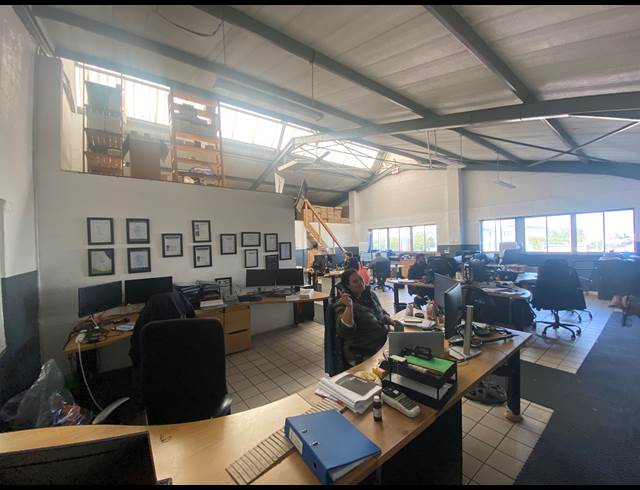 654M² WAREHOUSE TO LET IN MARCONI BEAM INDUSTRIA