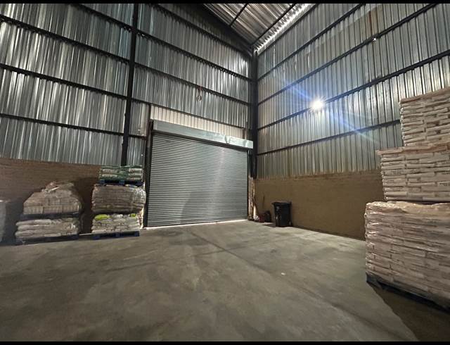 420M² WAREHOUSE TO LET IN INDUSTRIA WEST