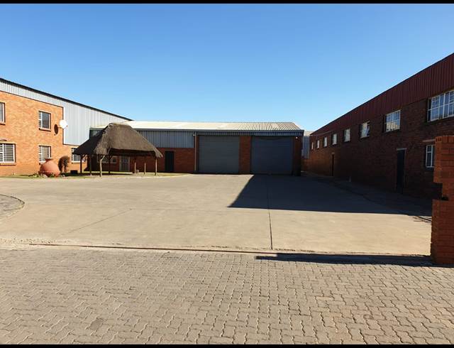 1,100M² WAREHOUSE RENTED IN ROODEKOP