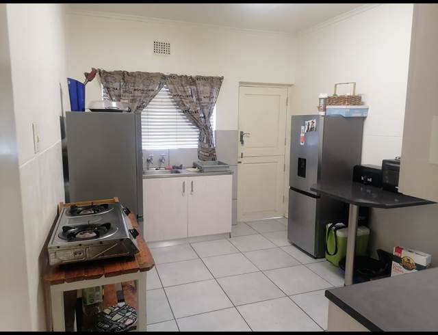 2 bed property to rent in LANGERUG