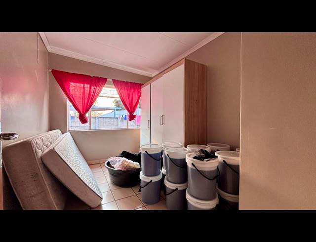 2 BEDROOM HOUSE TO LET IN SONHEUWEL