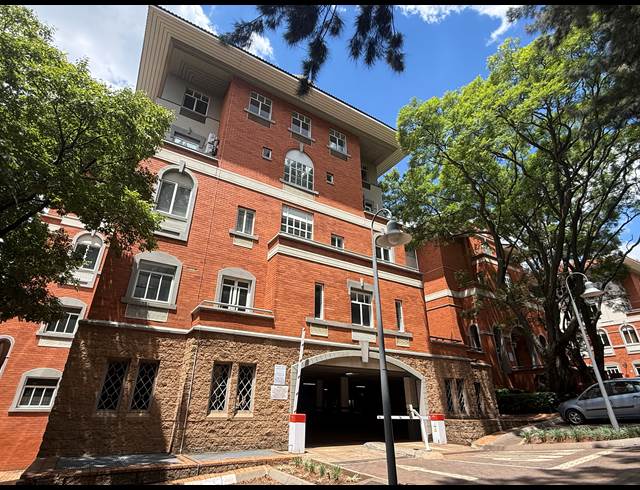 918M² OFFICE TO LET IN HOUGHTON ESTATE