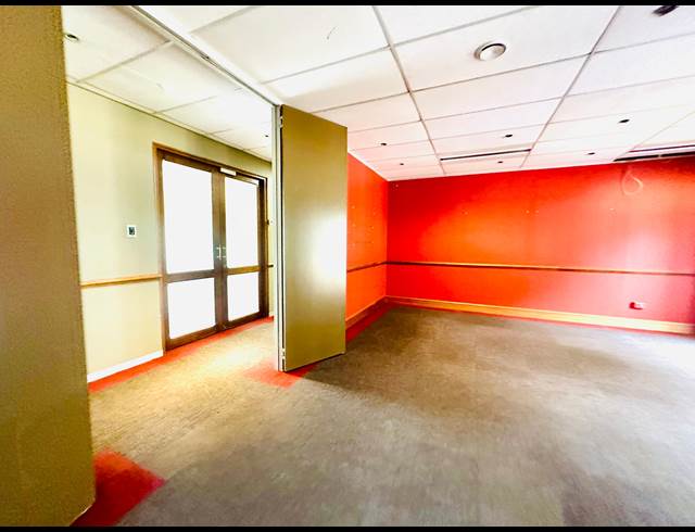406.63M² OFFICE TO LET IN WOODMEAD