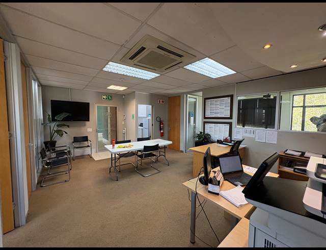 193M² OFFICE TO LET IN PAROW NORTH