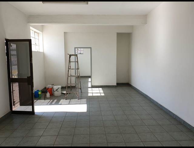 75M² OFFICE TO LET IN ELECTRON