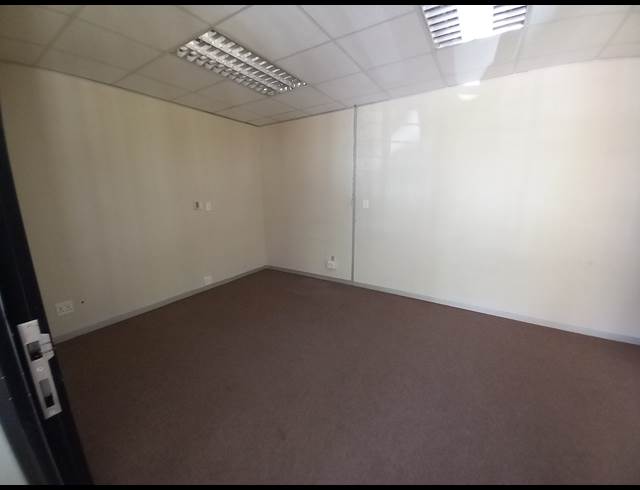 512M² OFFICE TO LET IN LYME PARK