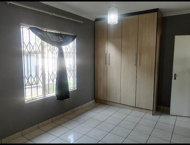 2 bed property to rent in CROWN GARDENS