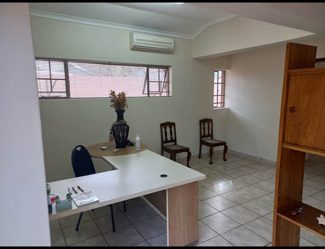 Office property to rent in LYNNWOOD GLEN