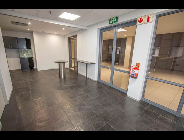 1,833M² OFFICE TO LET IN ROSEBANK